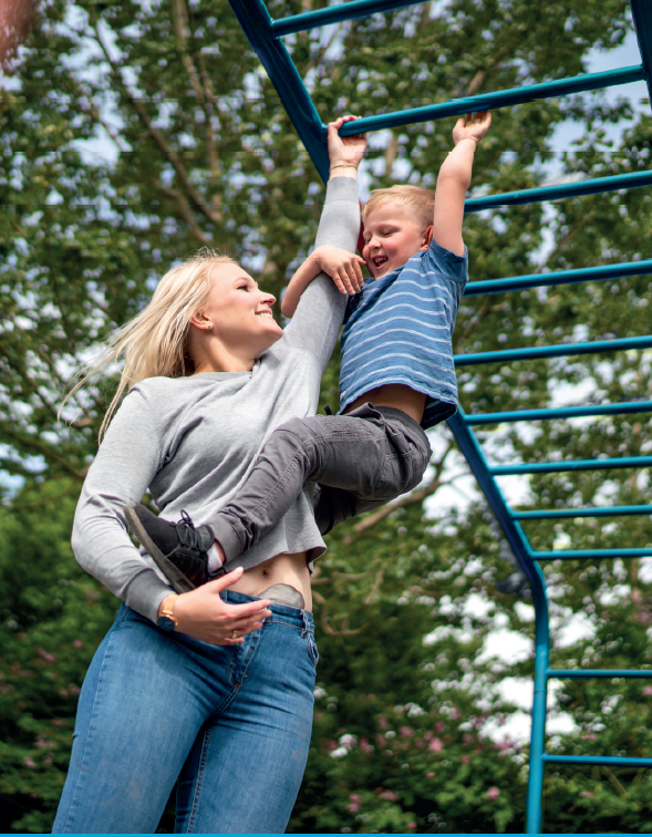 Mama met stoma en zoon